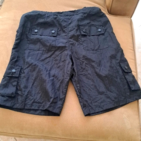 Women Motel NWT Krinkle Cargo Shorts in Black szS. Adorable shorts toggle waist - Picture 1 of 6